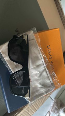 Black sunglasses 😎