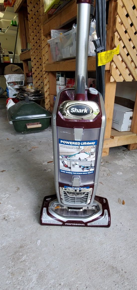Shark NV752 vacuum cleaner for Sale in Houston, TX OfferUp