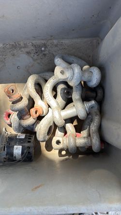 Diferent sizes shackles