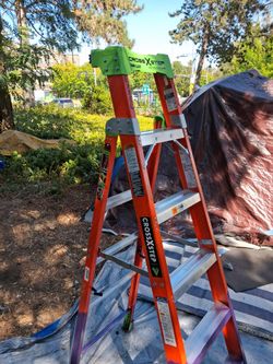 Louisville cross x step 6 ft fiberglass ladder