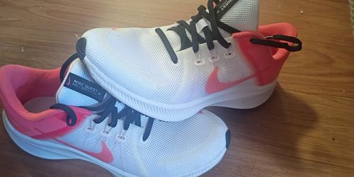 BARELY WORN:WOMENS NIKE QUEST 4'S!!!