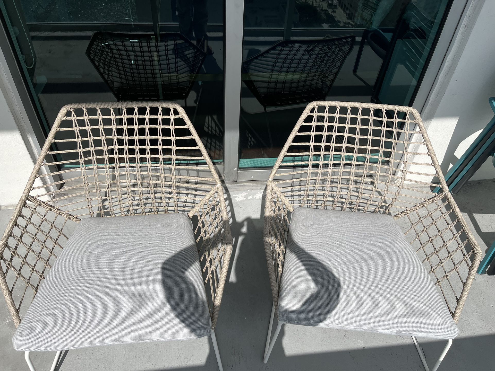 Outdoor Lounge Chairs (2)