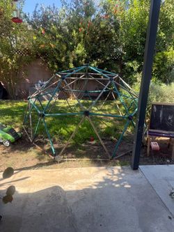 FREE CLIMBING DOME