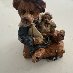 Boyd’s Bears- Bailey Bear With Suitcase- Very Retired- #2000