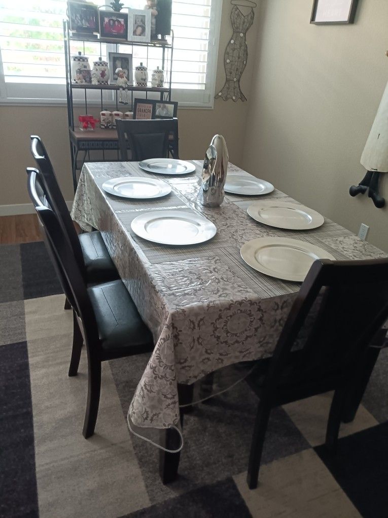 Like New Dinning Table 4 Chairs And Bench