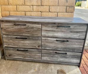 Contemporary Drawer Dresser