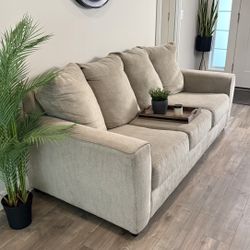Couch (FREE Delivery!🚚)