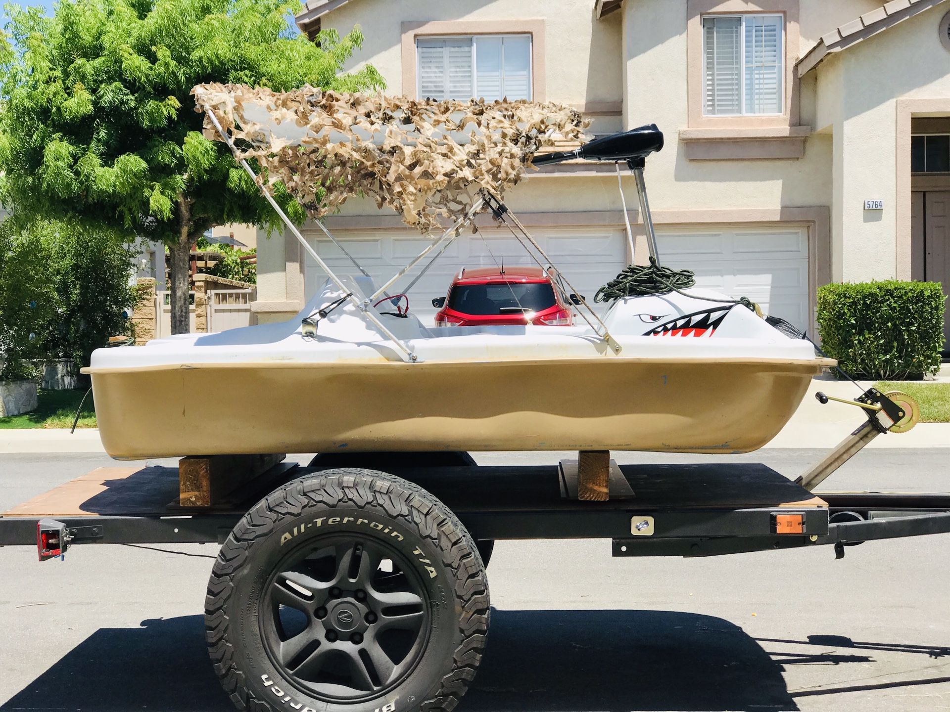 24v Electric Pelican Fishing boat with trailer 200lbs thrust trolling