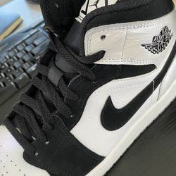 Air Jordan 1 Mid- Diamond  Size 10- Deadstock