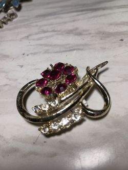 Gold and RUBY Women's Broach ( antique)