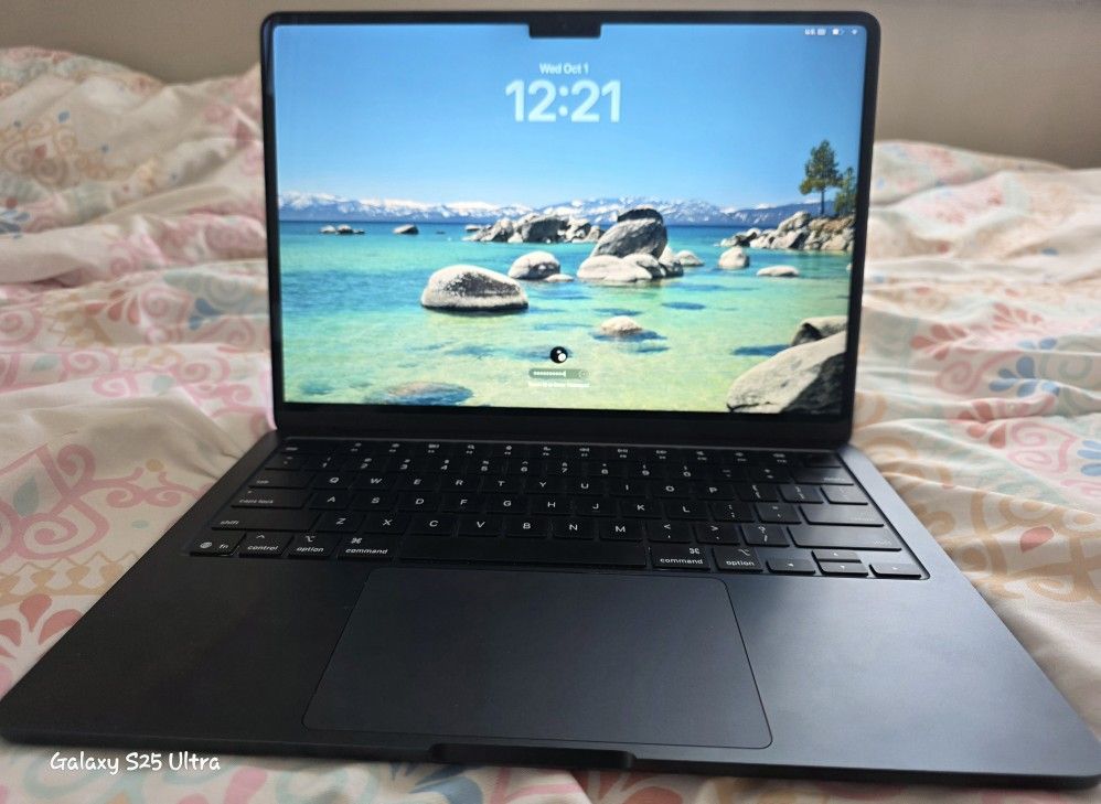 MacBook Air 13-İnch,M4 2025 16GB - 256GB SSD - Midnight color
Build for Apple intelligence