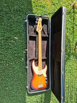 1950s Telecaster Bass made by Jay Turser with Hardshell case