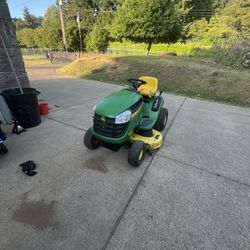 John Deere Riding Lawn Mower 