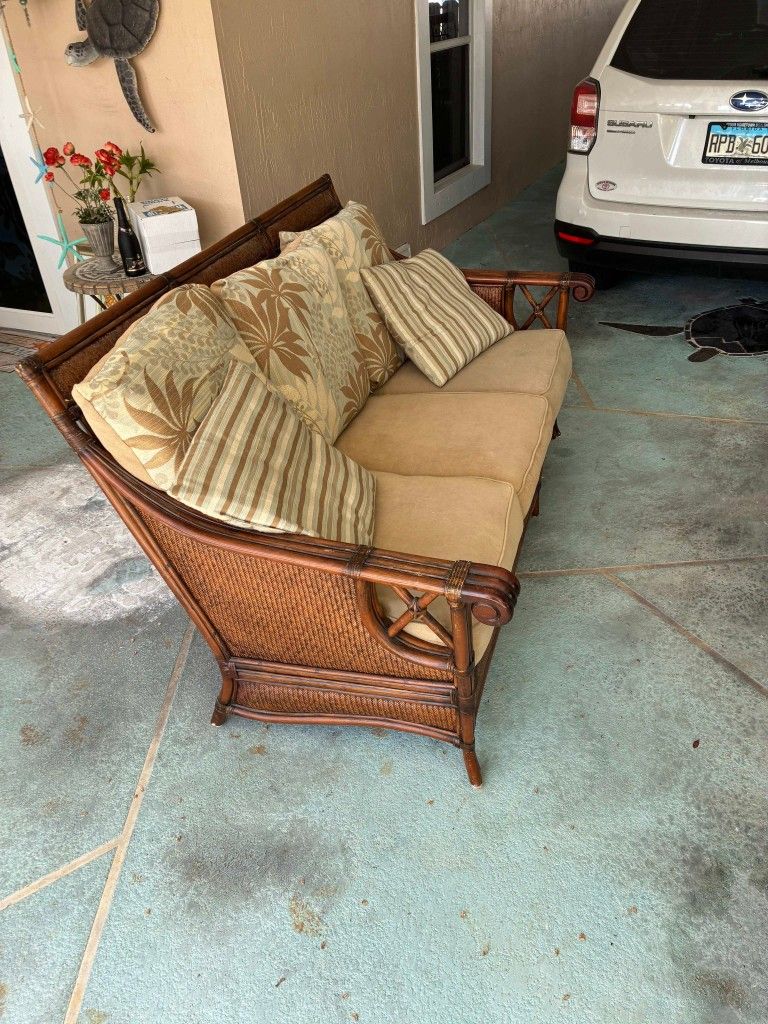 Vintage colonial Rattan Couch 