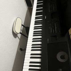 Yamaha DGX-670  88 keys