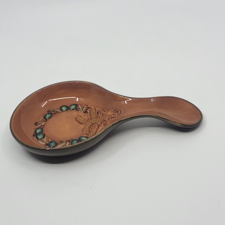 Vintage Hand crafted ceramic Spoon Rest Dish. Pre-owned, very good 
shape. NO chips , cracks or crazing. Lenght 8.5, diameter of the dish 4 
78. Weigh