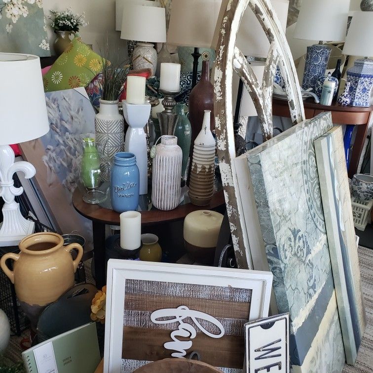 Model Home, DECOR, ( See All Pic & Discription)