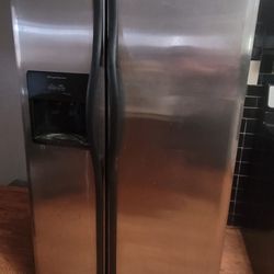 Frigidaire Refrigerator 