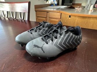 Little Kid Unisex Black & Gray Puma Soccer Cleats Size 10 - Everett, Wa. 