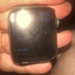 Apple Watch Series 6 Cellular Version 44mm W/ Milanese Band & 2 other bands 