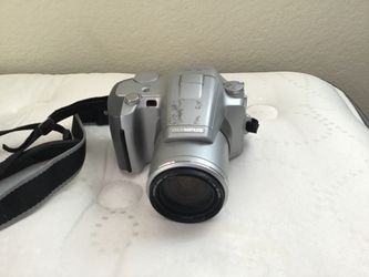 olympus point and shoot film camera with zoom and flash