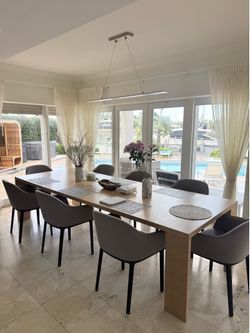Modern Dining Table with 8 Upholstered Chairs – Excellent Condition