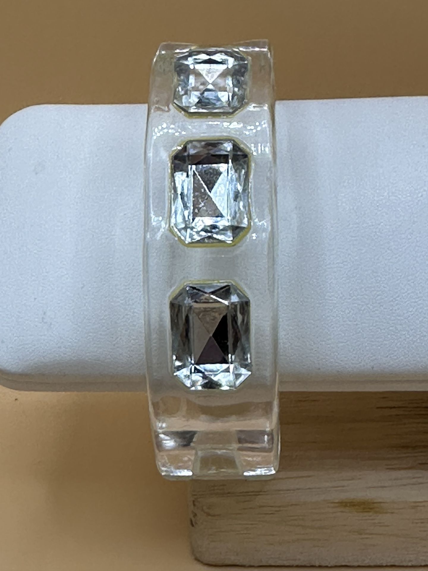 Vintage 80’s Thick Lucite Clamper Magnetic Hinged Bracelet Chunky Wide Oval 7 “ Great Condition