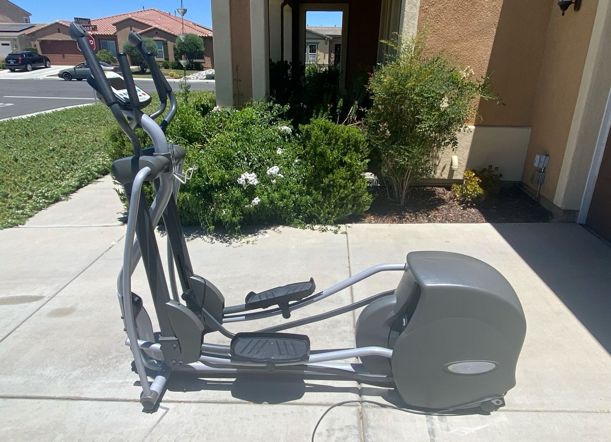 SportsArt 805P Adjustable Stride Elliptical