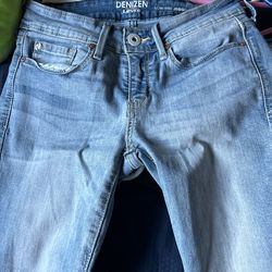 Denizen from Levi’s Low-Rise Jegging 