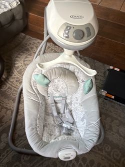 Graco Simple Sway Swing with Plush Seat