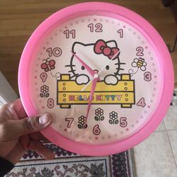 Hello Kitty Clock 