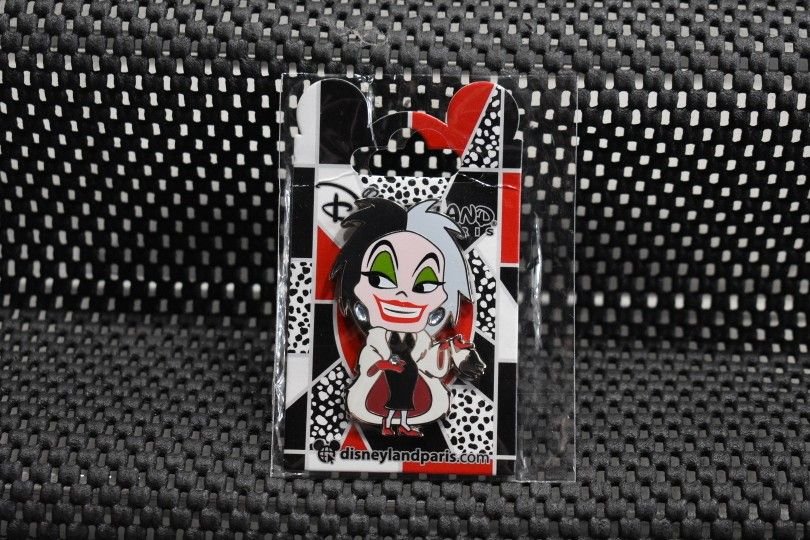 Disney Cruella DeVil Cutie Big Head Pin