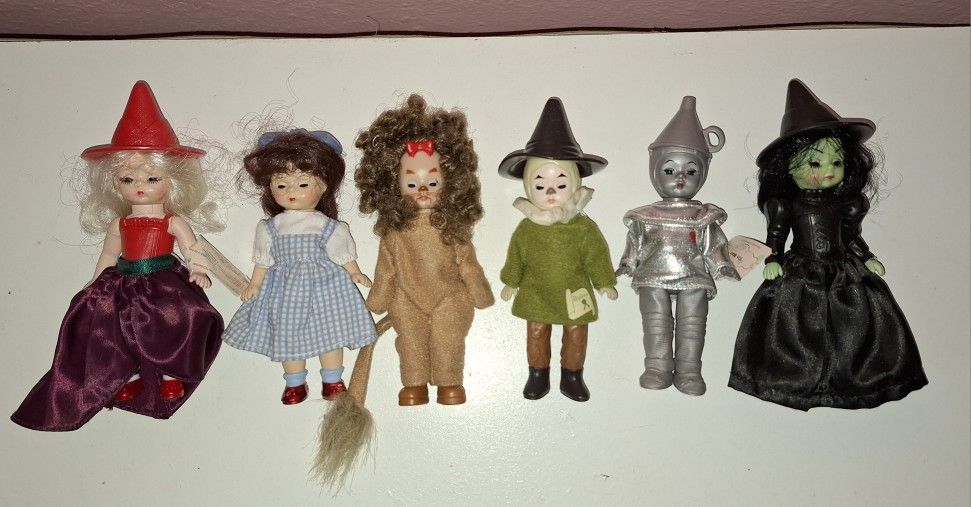 12 Madame Alexander Dolls