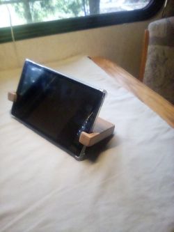Tablet/iPad Stand
