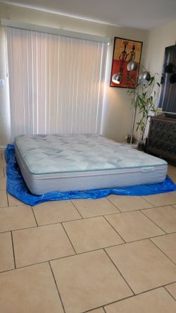 NEW CALIFORNIA KING SIZE BEAUTY SLEEP MATTRESS FOR SALE! IN EXCELLENT CONDITION, FREE DELIVERY