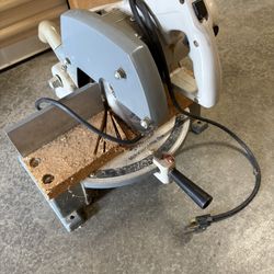 Rockwell 34-010 is a 10” Tilting Miter Saw
