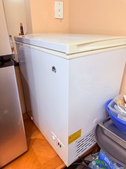 Igloo Chest Freezer White