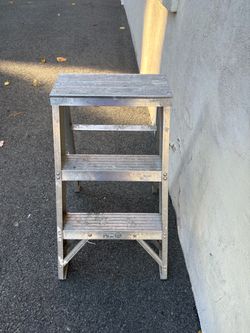 Aluminum 3-Step Folding Ladder