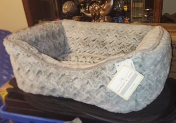 NEW WITH TAGS GRAY BARKER & JANE TEXTURED FAUX FUR PET BED 22" by 18" CAT DOG PILLOW