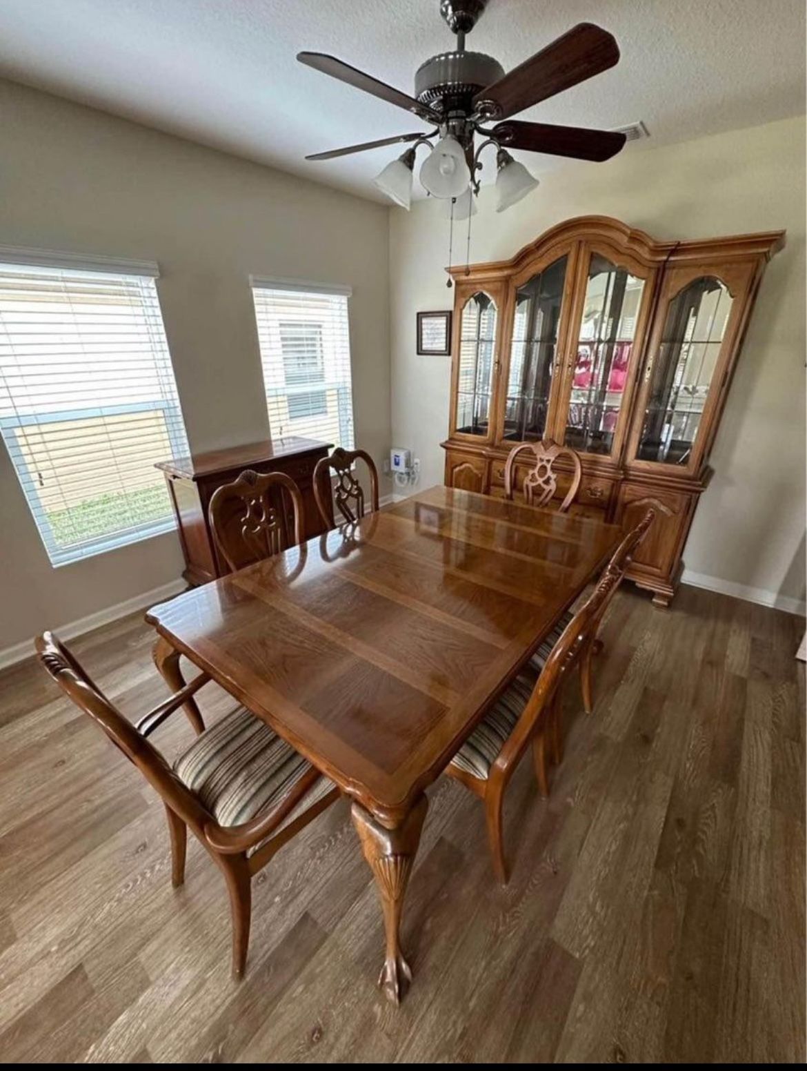 DINING ROOM SET TABLE