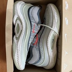 Nike Cosmic Unity 3 – Size 17 – Melon Tint/Coconut Milk