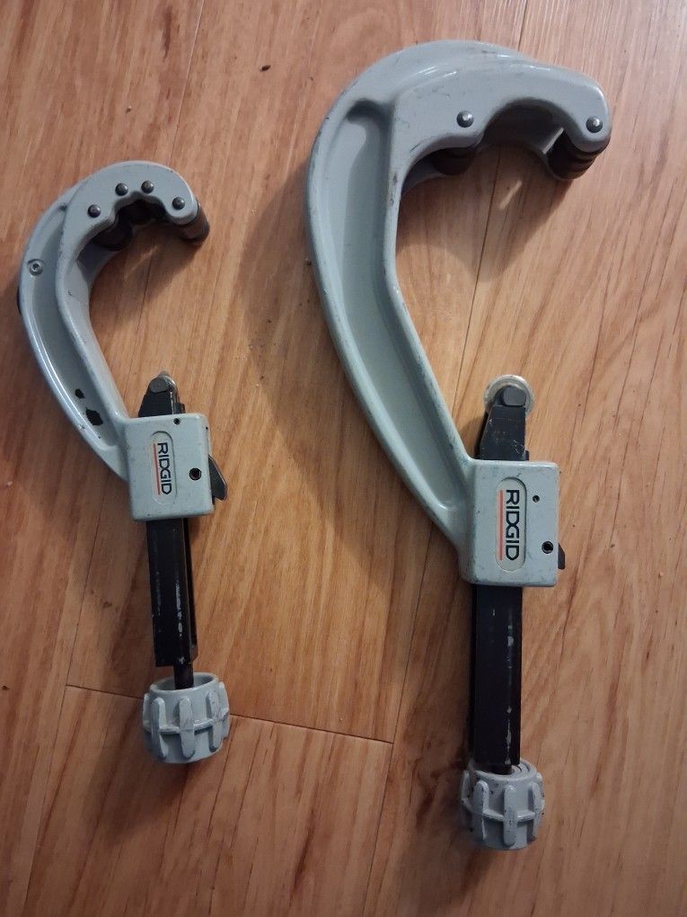 Quick Acting Pipe/ Tube Cutters.