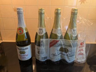 Martinelli's sparkling apple cider