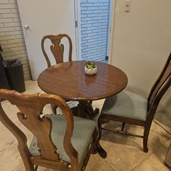 Small Round Table And 3 Chairs 