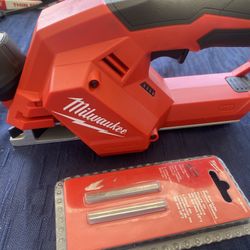 Milwaukee 2524-20 M12 12 Volt Cordless Brushless 2" Planer Cordless