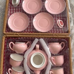 Picnic Crockery PlaySet