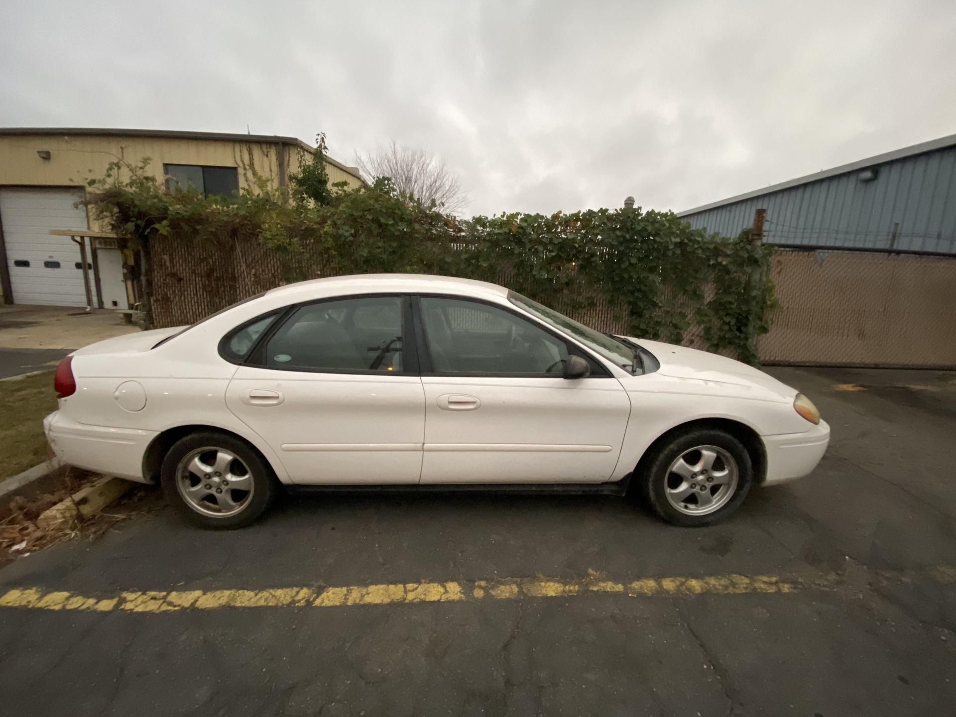 2004 Ford Taurus