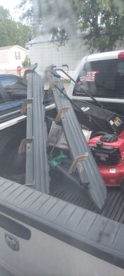 Step Bars For Suburban 2007 To 2013 Driver Side In Excellent Conditions Passenger's Side Little Bit Broken But Is Usable 40 Obo For Both Sides