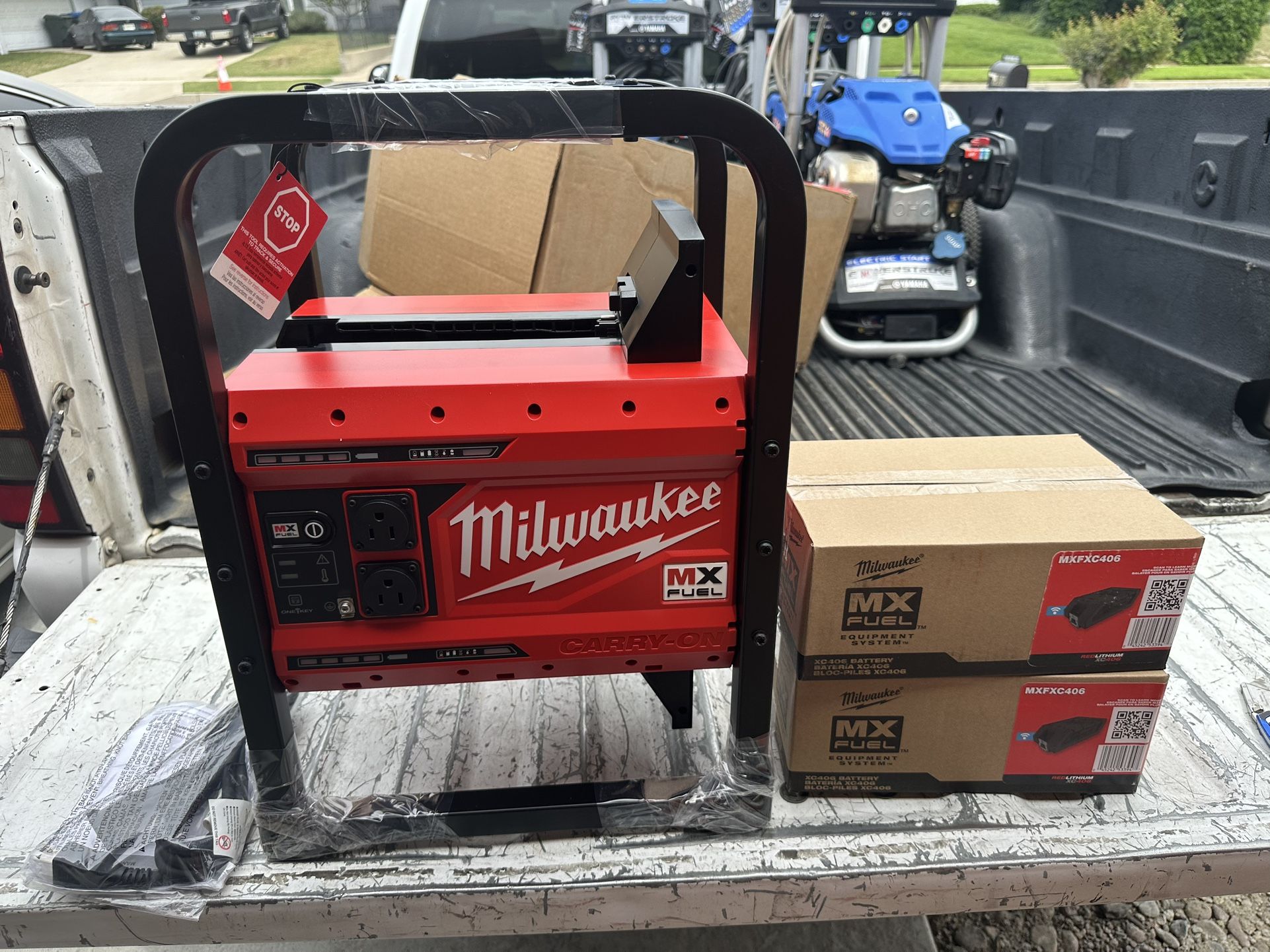 New Milwaukee MX Fuel 3600w /1800w lithium-ion battery powered push start portable generator.try before you buy. Pick up only. 