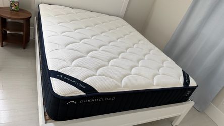 DreamCloud Hybrid Queen Mattress